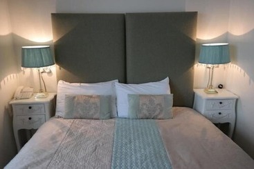 هتل Acorn Guest House