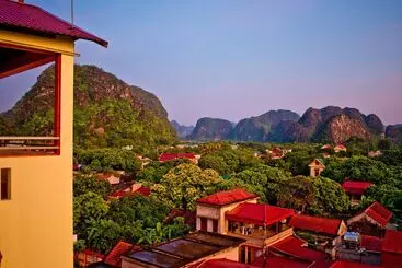 Trang An Mountain View Homestay   Hostel