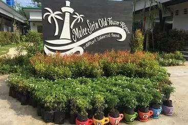 هتل Maleesirin Oldtown Resort