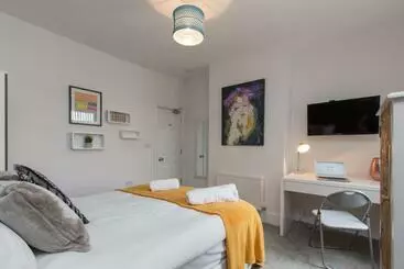 Townhouse Plus @ 130 West Street Crewe