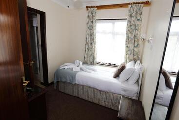 Hotel Aylesbray Lodge