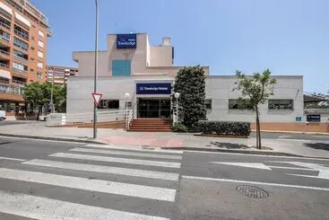 Hotelli Travelodge Alicante Puerto