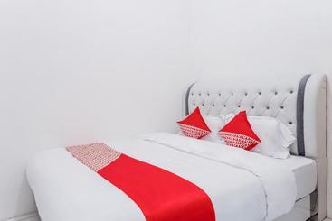 Hotel Oyo 3169 Jay Guesthouse