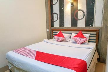 Hotel Oyo 3379 Khatulistiwa
