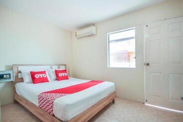 Hotelli Oyo 885 You And Me House