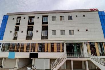 Hotelli Treebo Benaka Residency