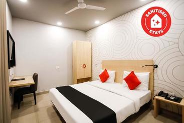 호텔 Capital O71126 Signature