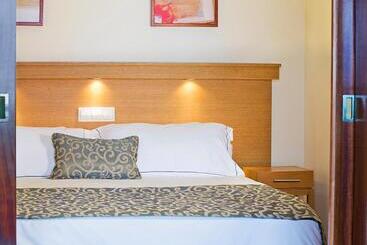 Sunset Beach Club Hotel Apartments