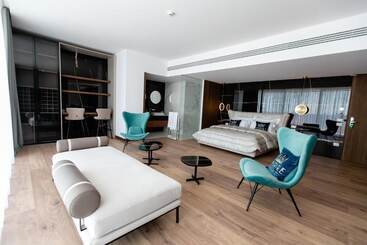 هتل Empire Beach Resort