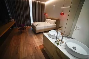 هتل Empire Beach Resort