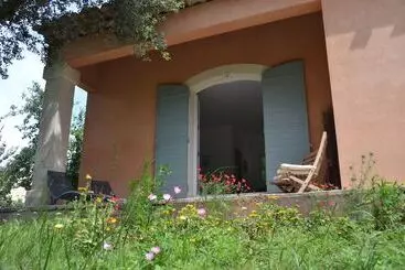 Aamiaismajoitus (B&B) La Bastide De L Aube Chambre D Hôtes