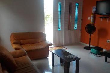 ペンション Ludisa House