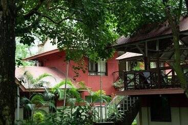 هتل Riverside Spring Resort