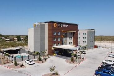 Отель La Quinta Inn & Suites By Wyndham Fort Stockton Northeast