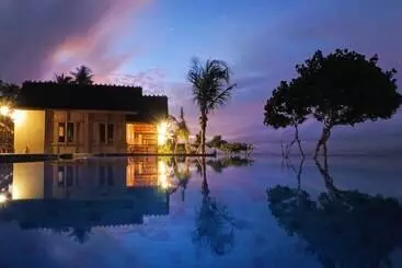 Hotel Blue Harbor Beachfront Villas & Resto