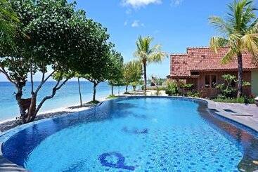Hotel Blue Harbor Beachfront Villas & Resto