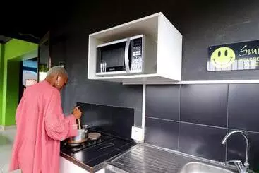 مُتل African Sun Lodge