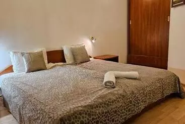 Pension Guest House Karov   2 Stars