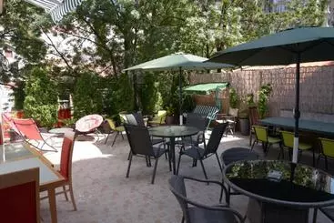 تختخواب و صبحانه Guest House Golden Coin