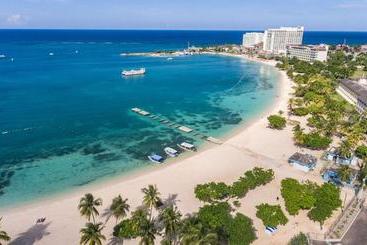 هتل Seashore @ Sandcastles Resort