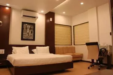 Hotel Jk Rooms 103 Loharkars