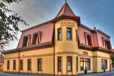 Astoria Hotel & Restaurant