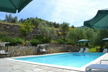 ホテル Agriturismo Montereggi