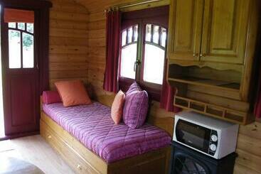 פנסיון Les Roulottes Des Korrigans