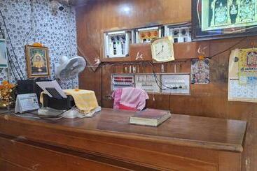 Hotel Flagship 24280 Kvs Residency