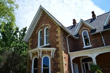 Iron Kettle Bed And Breakfast