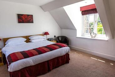 مبيت وإفطار Middle Aston House