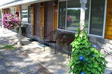 מוטל Savannah House Wine Country Inn & Cottages