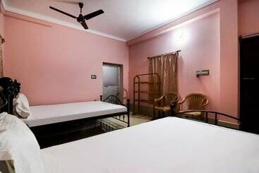 Hotel Spot On 49052 Shree Chaitanya Math Teertha Bhawan