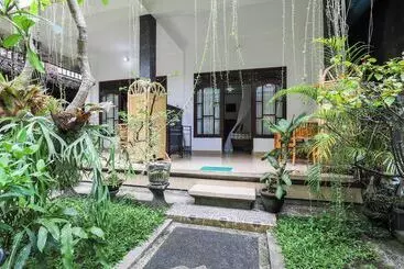 Bed & Breakfast Artha Dewata Home Stay