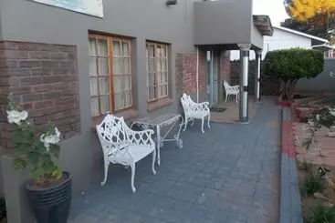 Majatalo Aligeo Guest House