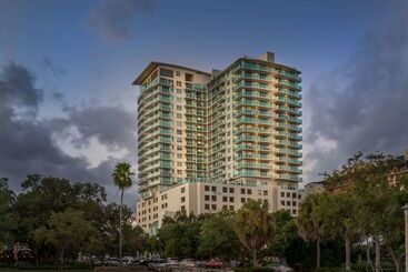 هتل Arya Bw Premier Collection