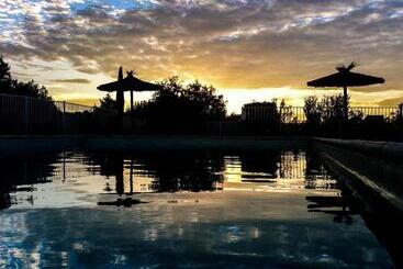 Отель Restaurant Le Gardon   Pont Du Gard