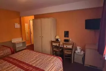 ホテル Logis Hôtel Saint Hubert