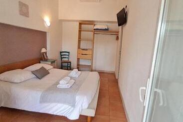 هتل Le Relais Des Lavandins