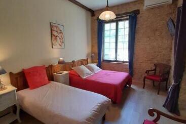 בית מלון כפרי Auberge De Castel Merle