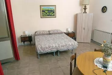 تختخواب و صبحانه Ag Home Adragna