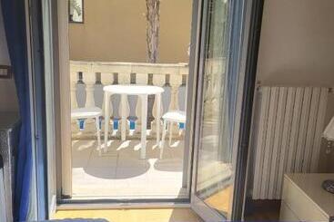 膳宿费 Sea Garden   Gallipoli