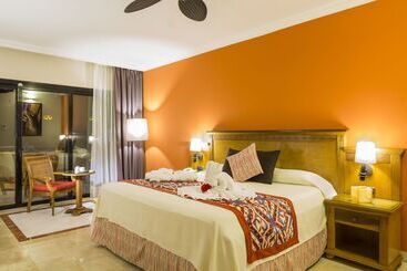 Grand Palladium Colonial Resort & Spa - All Inclusive