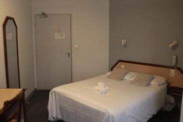 فندق Logis Hôtels & Restaurant Le Cheval Blanc Et Clovis