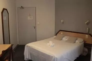 Hotel Logis Hôtels & Restaurant Le Cheval Blanc Et Clovis