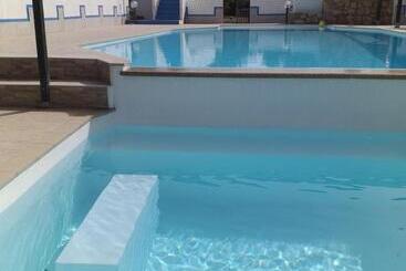 تختخواب و صبحانه Daillu