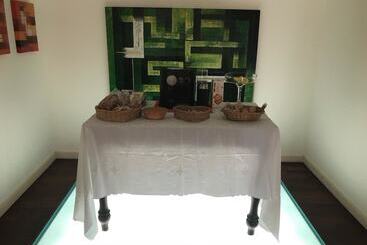 ベッドアンドブレックファースト At 9