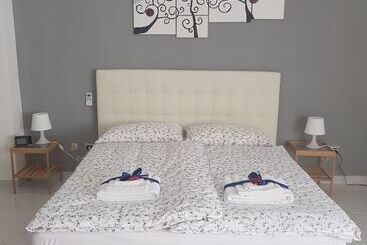 تختخواب و صبحانه Solfatara Hosting