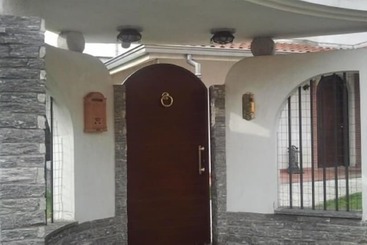 بنسيون Crespi House