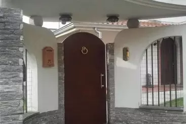 پانسیون Crespi House